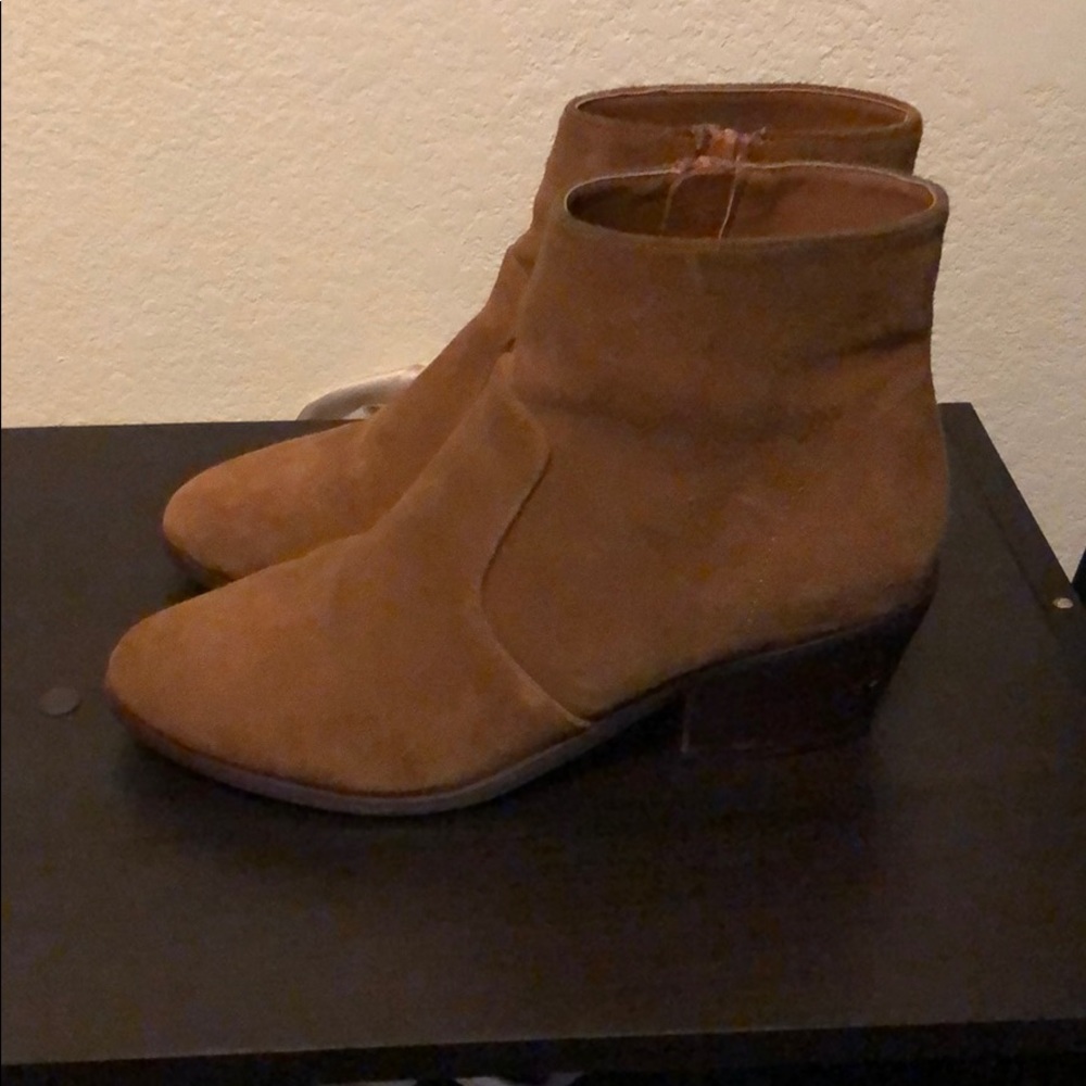 Steve Madden Brown Suede booties